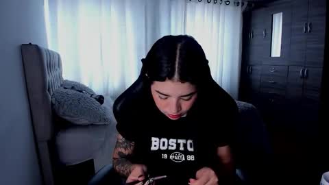 aliice_walker_ online show from December 2025 03:51:01 PM