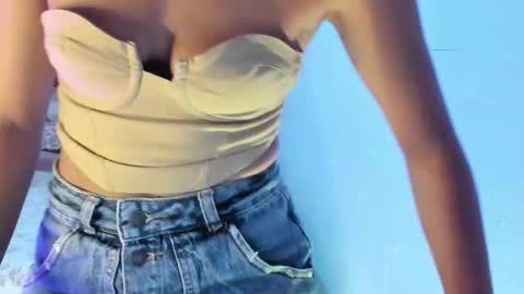 Snapshot of alikaa_nia chatting on December 2025 07:30:02 PM online show from December 2025 07:30:02 PM