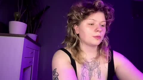 Snapshot of alinahotgirl chatting on June 2026 05:39:02 PM Alina online show from June 2026 05:39:02 PM