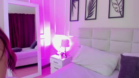     online show from February 2025 08:33:02 PM