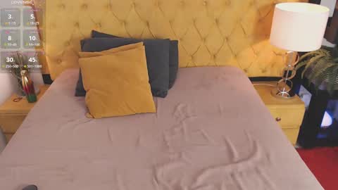 Luna online show from October 2025 07:55:02 PM