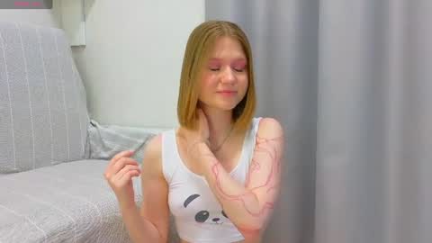 Snapshot of alisia_spinnet chatting on June 2026 02:32:01 PM Alisia online show from June 2026 02:32:01 PM