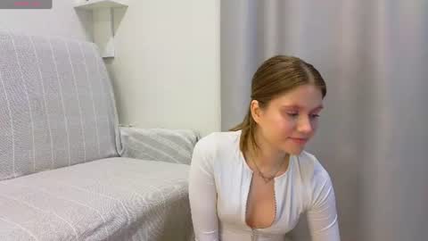 Snapshot of alisia_spinnet chatting on July 2026 05:08:02 PM Alisia online show from July 2026 05:08:02 PM