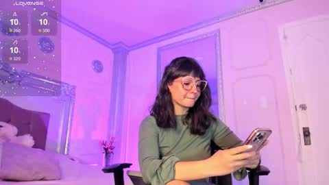 Alison Fishert online show from October 2025 03:18:01 PM