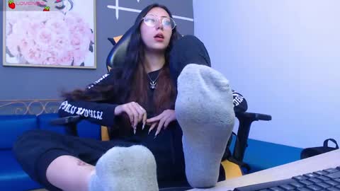 aliss_angel_ online show from April 2026 08:37:01 PM