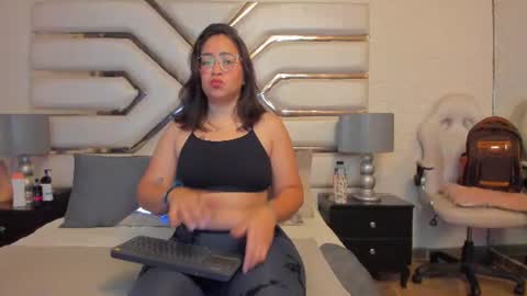 Snapshot of alissbluumm chatting on June 2026 11:41:02 AM alissbluumm online show from June 2026 11:41:02 AM