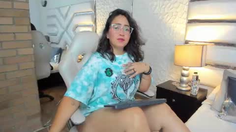 Snapshot of alissbluumm chatting on July 2026 11:31:01 PM alissbluumm online show from July 2026 11:31:01 PM