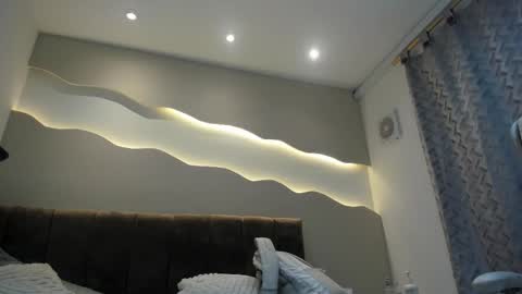 Alisson online show from February 2026 12:01:02 PM