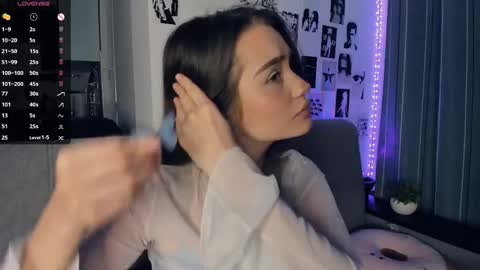 Alivia online show from November 2025 09:08:02 AM