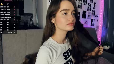 Alivia online show from November 2025 09:22:01 AM