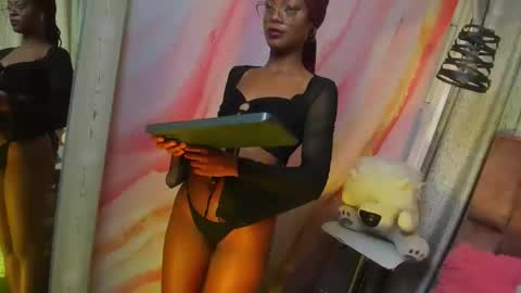 alix noa online show from October 2025 07:41:01 PM