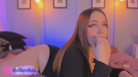 Laura online show from February 2026 05:15:01 AM