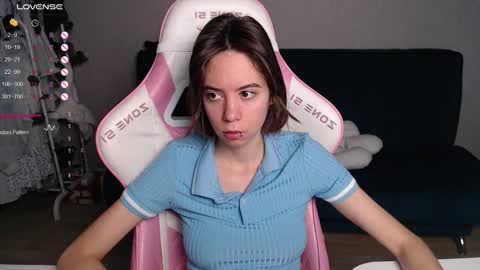 Snapshot of allie_hazie chatting on October 2025 01:06:01 AM alice online show from October 2025 01:06:01 AM