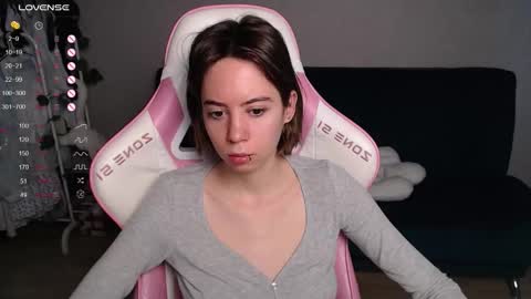 Snapshot of allie_hazie chatting on October 2025 01:35:01 AM alice online show from October 2025 01:35:01 AM