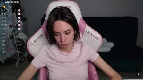 Snapshot of allie_hazie chatting on October 2025 01:02:02 AM alice online show from October 2025 01:02:02 AM