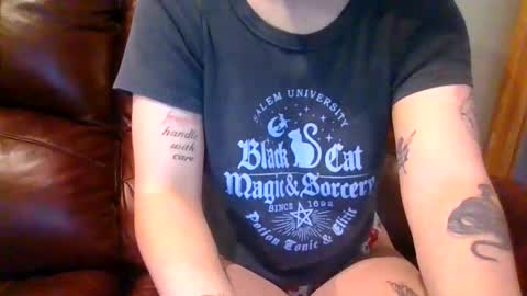 alliebearx online show from November 2025 05:33:02 PM