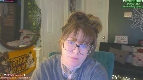 Snapshot of allieberrybb chatting on December 2024 07:37:02 PM bb online show from December 2024 07:37:02 PM