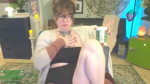 Snapshot of allieberrybb chatting on December 2024 01:36:02 PM bb online show from December 2024 01:36:02 PM