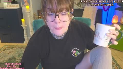 Snapshot of allieberrybb chatting on January 2025 03:35:02 PM bb online show from January 2025 03:35:02 PM