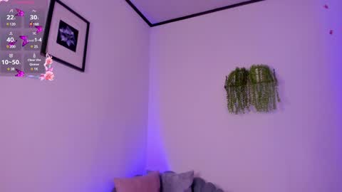 Snapshot of allison_alahia chatting on February 2025 01:02:02 AM Allison online show from February 2025 01:02:02 AM