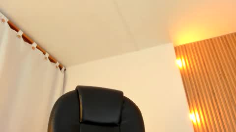 allison_fosther online show from February 2026 04:49:02 AM