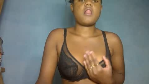 allizida01 online show from December 2025 12:03:02 PM