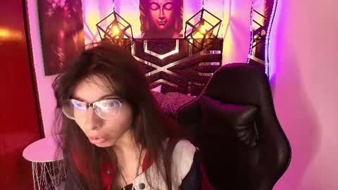 Snapshot of alllyson_ chatting on June 2026 07:33:01 PM alison online show from June 2026 07:33:01 PM