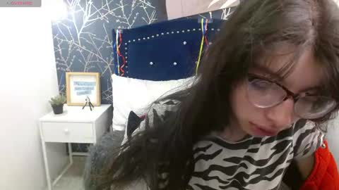 Snapshot of alllyson_ chatting on June 2026 12:05:02 PM alison online show from June 2026 12:05:02 PM