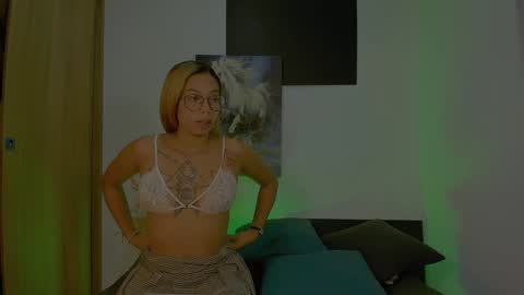 SilverAndDemon online show from December 2024 01:30:01 AM