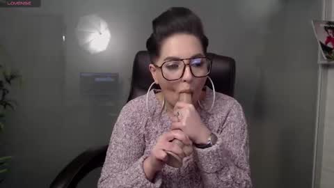         online show from February 2025 09:16:01 PM