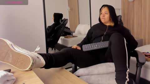 ALMA FENIX  online show from December 2025 01:09:02 PM