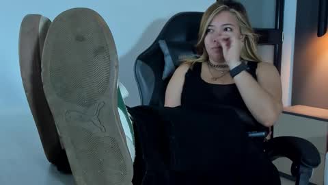 ALMA FENIX  online show from February 2026 01:01:02 PM