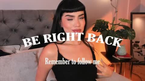 Mia online show from March 2026 12:05:02 PM