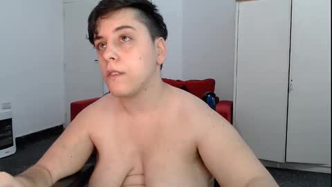 Snapshot of almondonwheels chatting on December 2024 10:53:02 PM Almond online show from December 2024 10:53:02 PM