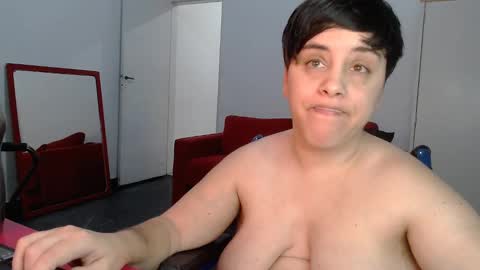 Snapshot of almondonwheels chatting on January 2025 11:40:02 PM Almond online show from January 2025 11:40:02 PM