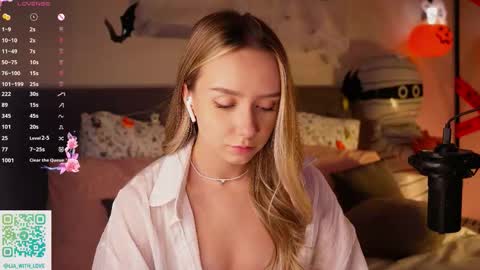 Snapshot of alodiaacomb chatting on October 2025 03:10:01 AM Lia online show from October 2025 03:10:01 AM