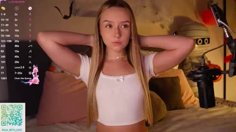 Snapshot of alodiaacomb chatting on October 2025 03:42:02 AM Lia online show from October 2025 03:42:02 AM