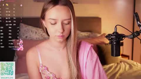 Snapshot of alodiaacomb chatting on November 2025 03:27:02 AM Lia online show from November 2025 03:27:02 AM