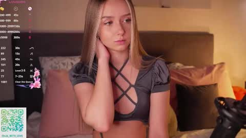 Snapshot of alodiaacomb chatting on November 2025 03:27:02 AM Lia online show from November 2025 03:27:02 AM