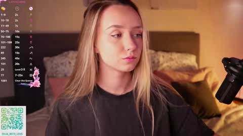 Snapshot of alodiaacomb chatting on December 2025 03:23:01 AM Lia online show from December 2025 03:23:01 AM