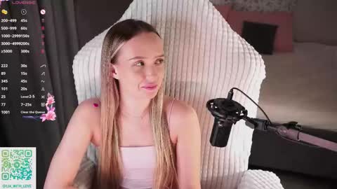 Snapshot of alodiaacomb chatting on February 2026 01:20:02 AM Lia online show from February 2026 01:20:02 AM