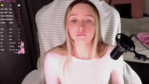 Snapshot of alodiaacomb chatting on February 2026 07:51:01 AM Lia online show from February 2026 07:51:01 AM