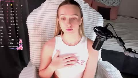 Snapshot of alodiaacomb chatting on February 2026 03:17:01 AM Lia online show from February 2026 03:17:01 AM