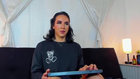 Hazel Bowie online show from February 2025 09:17:01 PM