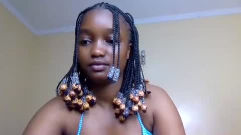 Snapshot of alora_bby chatting on November 2025 12:38:02 AM Elly online show from November 2025 12:38:02 AM