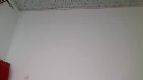 Snapshot of alora_bby chatting on November 2025 12:16:02 PM Elly online show from November 2025 12:16:02 PM