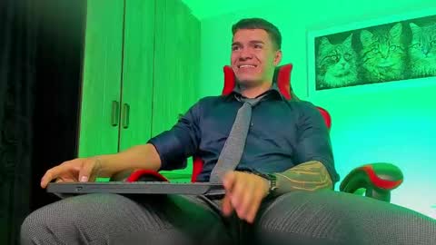 alpha_dominus_ online show from September 2025 04:00:01 AM