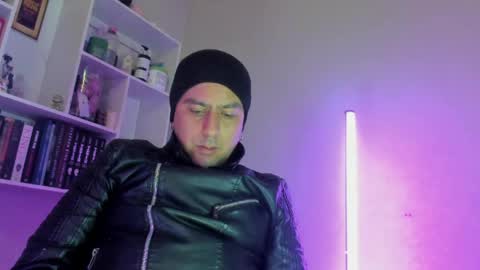 alucard_col666 online show from May 2026 05:54:01 PM