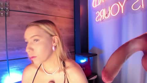 Alya online show from November 2025 10:47:02 AM