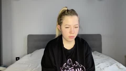 Snapshot of alyrasun chatting on March 2026 06:06:02 AM Al online show from March 2026 06:06:02 AM